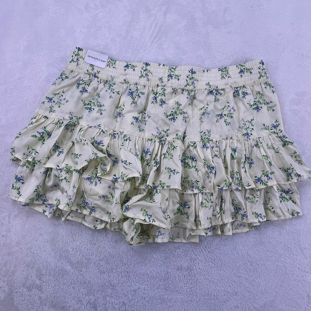 Victorias Secret PINK Satin Ruffle Skirt Shorts Floral Cream Blue Large NWT - Picture 3 of 4